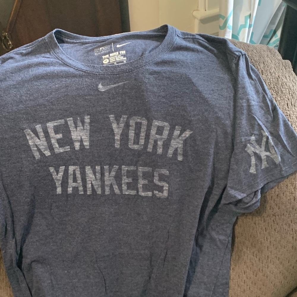 Nike Vintage style New York Yankees blue practice shirt.